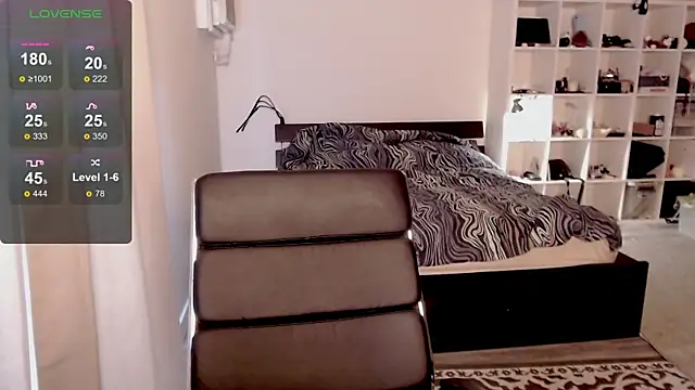 olivia jeas online show from March 2025 08:40:02 PM