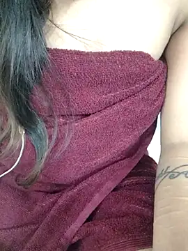 Snapshot of Roshni_98 chatting on March 2025 05:39:02 PM Roshni 98 online show from March 2025 05:39:02 PM