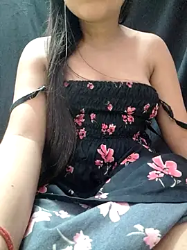 Snapshot of Roshni_98 chatting on June 2026 07:01:01 PM Roshni 98 online show from June 2026 07:01:01 PM