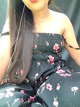 Snapshot of Roshni_98 chatting on July 2026 06:43:01 AM Roshni 98 online show from July 2026 06:43:01 AM