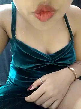 Snapshot of Roshni_98 chatting on June 2026 02:18:02 PM Roshni 98 online show from June 2026 02:18:02 PM