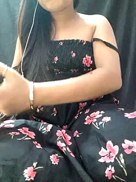 Snapshot of Roshni_98 chatting on April 2026 05:22:02 AM Roshni 98 online show from April 2026 05:22:02 AM