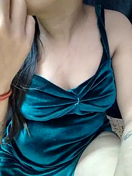 Snapshot of Roshni_98 chatting on June 2026 06:27:01 PM Roshni 98 online show from June 2026 06:27:01 PM