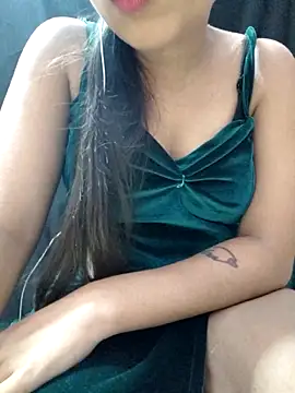 Snapshot of Roshni_98 chatting on June 2026 05:52:01 AM Roshni 98 online show from June 2026 05:52:01 AM