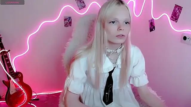 Emily Nyaffee online show from September 2025 08:14:02 PM