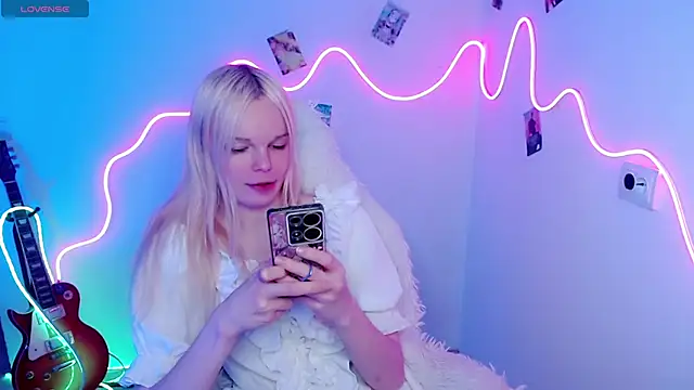 Emily Nyaffee online show from November 2025 03:15:01 PM