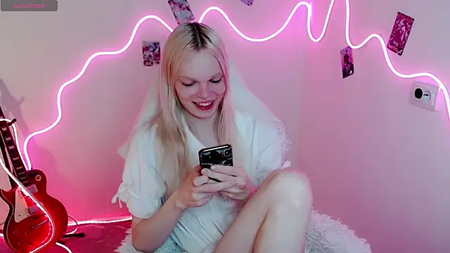 Emily Nyaffee online show from September 2025 08:48:02 PM