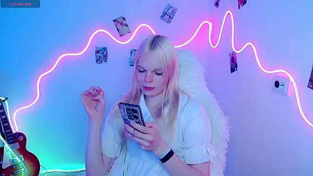 Emily Nyaffee online show from October 2025 05:05:01 PM