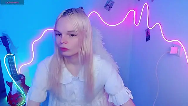 Emily Nyaffee online show from November 2025 03:48:02 PM