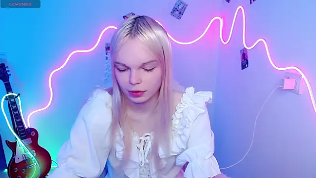 Emily Nyaffee online show from November 2025 01:05:02 PM