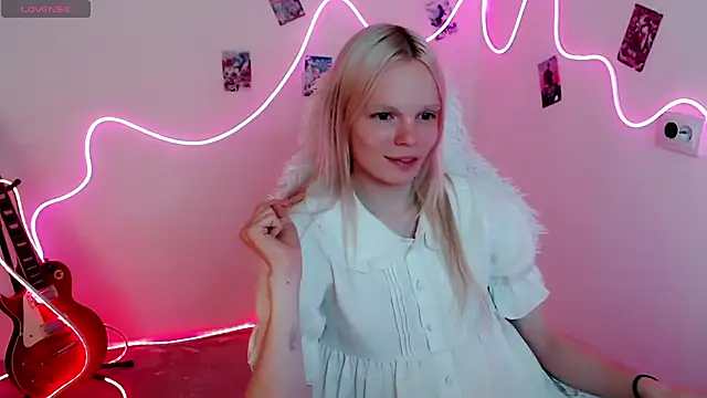 Emily Nyaffee online show from September 2025 01:33:02 PM