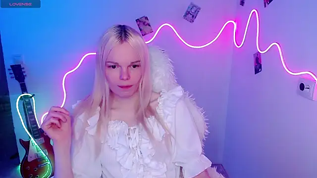 Emily Nyaffee online show from November 2025 07:08:01 PM