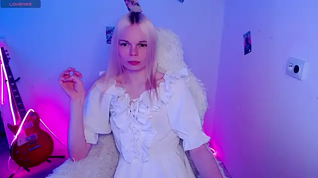 Emily Nyaffee online show from December 2025 11:59:02 PM