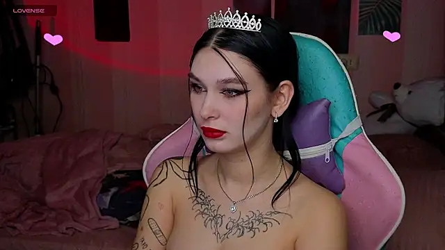 Amanda Tender online show from November 2025 12:48:01 AM