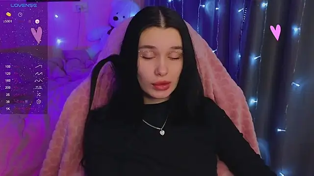 Amanda Tender online show from November 2025 10:57:01 PM