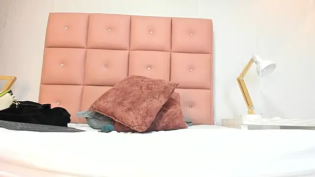 Snapshot of lhiamfit chatting on December 2025 01:43:02 PM lhiamfit online show from December 2025 01:43:02 PM