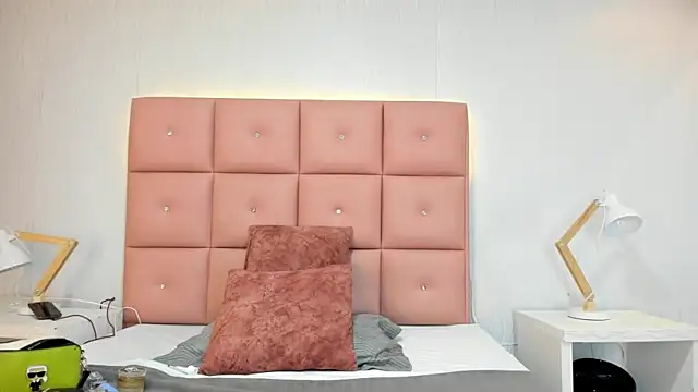 Snapshot of lhiamfit chatting on December 2025 03:55:01 PM lhiamfit online show from December 2025 03:55:01 PM