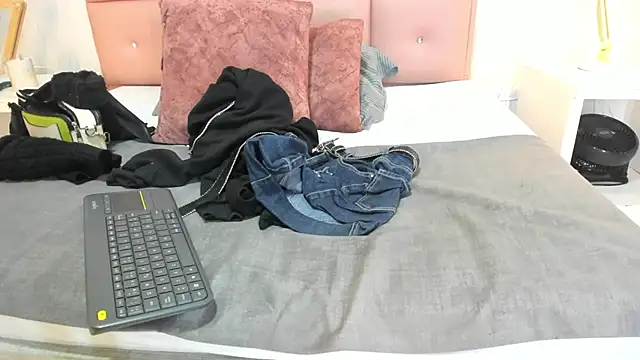 Snapshot of lhiamfit chatting on December 2025 03:10:02 PM lhiamfit online show from December 2025 03:10:02 PM