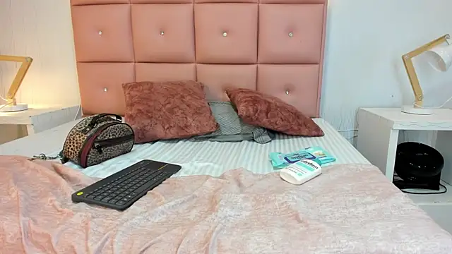 Snapshot of lhiamfit chatting on November 2025 02:54:01 PM lhiamfit online show from November 2025 02:54:01 PM