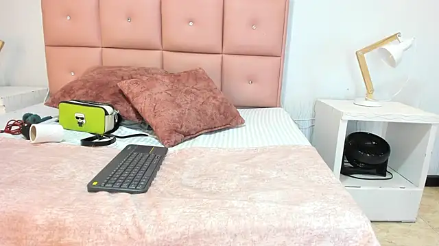 Snapshot of lhiamfit chatting on November 2025 05:11:01 AM lhiamfit online show from November 2025 05:11:01 AM