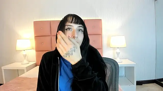 Snapshot of lhiamfit chatting on February 2025 01:38:02 PM lhiamfit online show from February 2025 01:38:02 PM