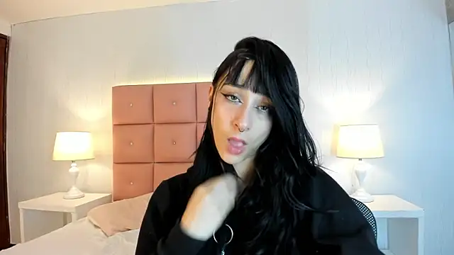 Snapshot of lhiamfit chatting on March 2025 08:10:02 AM lhiamfit online show from March 2025 08:10:02 AM