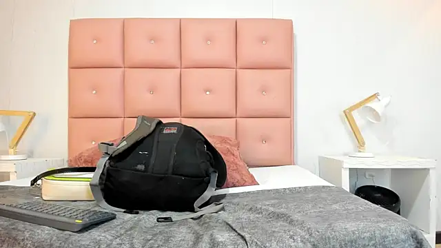 Snapshot of lhiamfit chatting on November 2025 12:37:01 AM lhiamfit online show from November 2025 12:37:01 AM