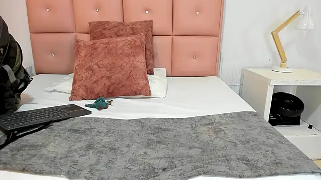 Snapshot of lhiamfit chatting on December 2025 01:54:02 AM lhiamfit online show from December 2025 01:54:02 AM