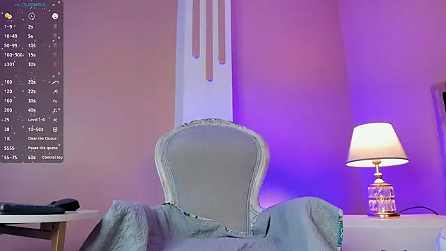 KarlynHoliss online show from December 2024 04:06:01 PM