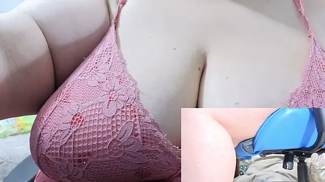 Snapshot of anacohen chatting on November 2025 09:40:02 PM anacohen online show from November 2025 09:40:02 PM