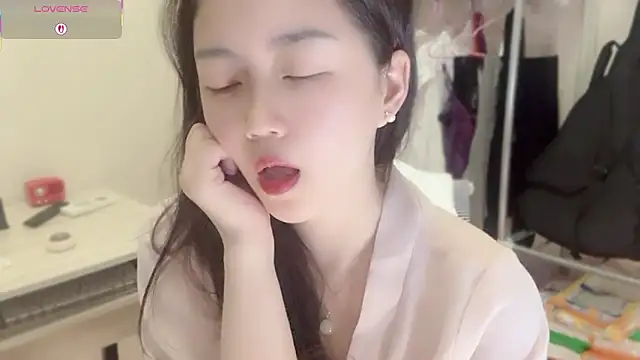 A-xena online show from November 2025 02:27:01 AM