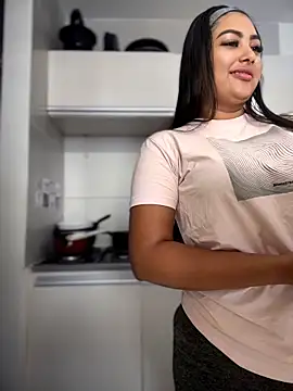 NatashaBrown12 online show from April 2026 02:07:02 PM