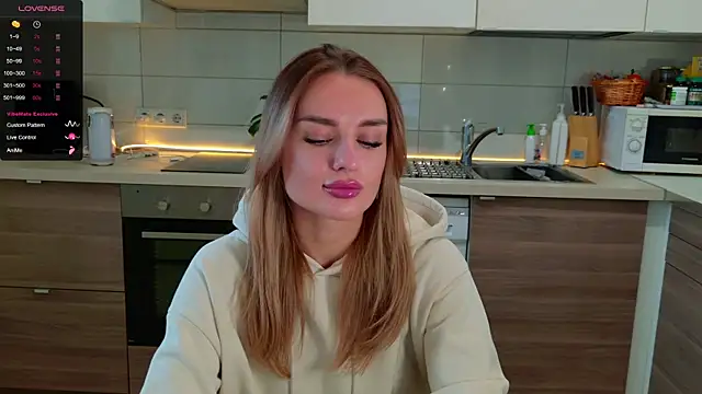 Snapshot of MissLovex chatting on November 2025 08:09:02 AM MissLovex online show from November 2025 08:09:02 AM