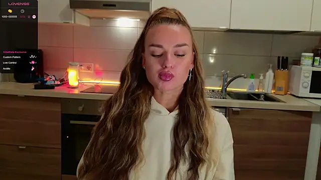 Snapshot of MissLovex chatting on November 2025 09:21:02 AM MissLovex online show from November 2025 09:21:02 AM