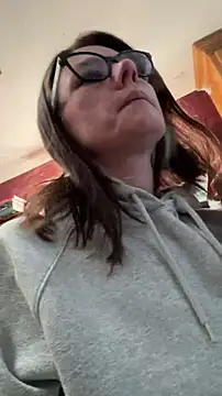 LadyLena1 online show from April 2026 09:38:02 PM