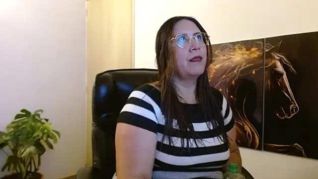 amalia brunette online show from April 2026 09:39:01 PM