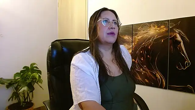 amalia brunette online show from April 2026 11:21:01 PM