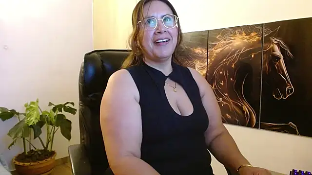 amalia brunette online show from April 2026 12:02:01 AM