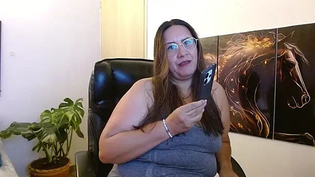 amalia brunette online show from April 2026 10:00:02 PM