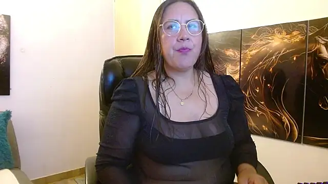 amalia brunette online show from April 2026 07:10:01 AM