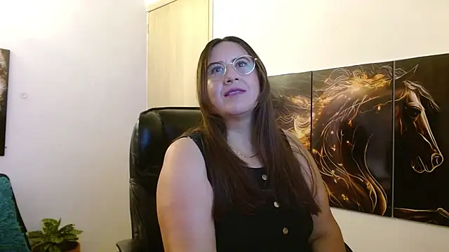 amalia brunette online show from April 2026 09:22:01 PM