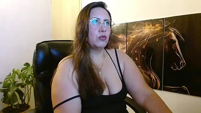 Snapshot of amalia_brunette chatting on April 2026 11:35:01 PM amalia brunette online show from April 2026 11:35:01 PM