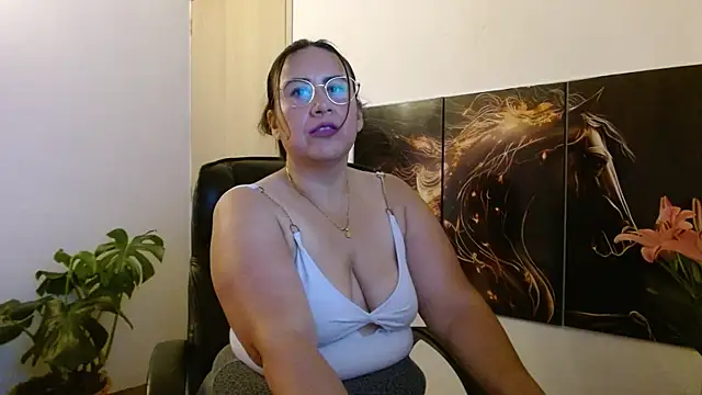 Snapshot of amalia_brunette chatting on May 2026 10:12:01 PM amalia brunette online show from May 2026 10:12:01 PM