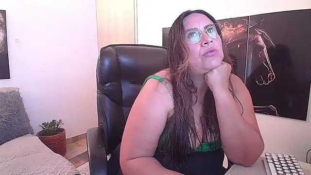 amalia brunette online show from July 2026 07:33:01 PM