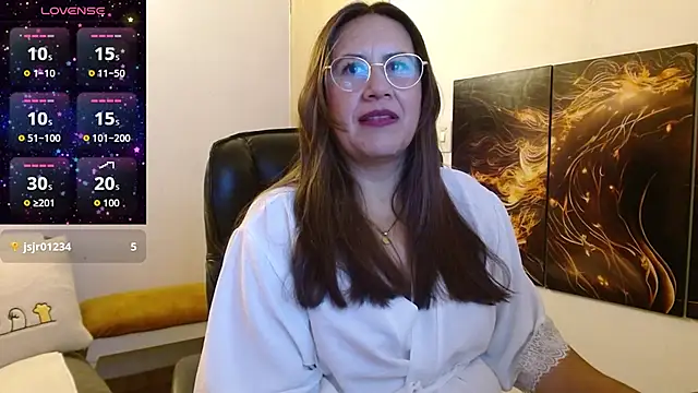 amalia brunette online show from February 2026 01:05:01 AM