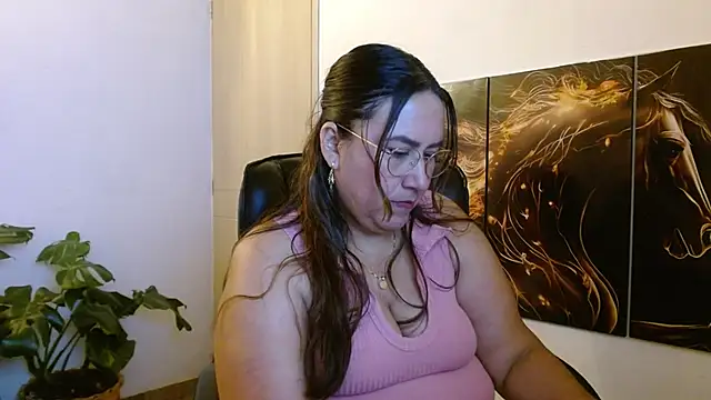 amalia brunette online show from June 2026 12:32:02 AM