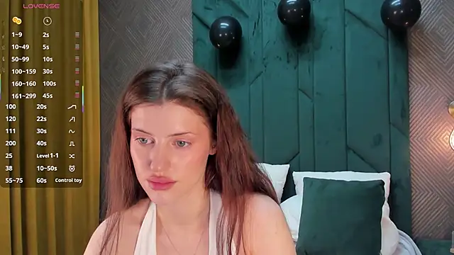 Snapshot of Skinny_Alice chatting on November 2025 01:09:01 AM Skinny Alice online show from November 2025 01:09:01 AM