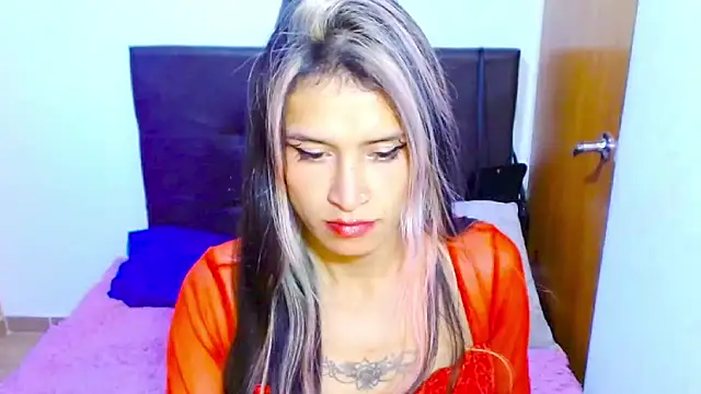 Snapshot of Queen_camila chatting on February 2025 04:11:02 AM Queen camila online show from February 2025 04:11:02 AM