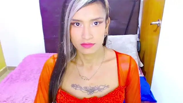 Snapshot of Queen_camila chatting on February 2025 09:21:02 PM Queen camila online show from February 2025 09:21:02 PM