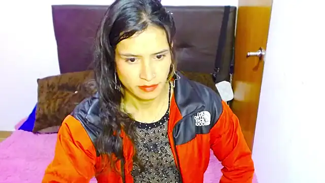 Snapshot of Queen_camila chatting on January 2025 10:17:01 AM Queen camila online show from January 2025 10:17:01 AM
